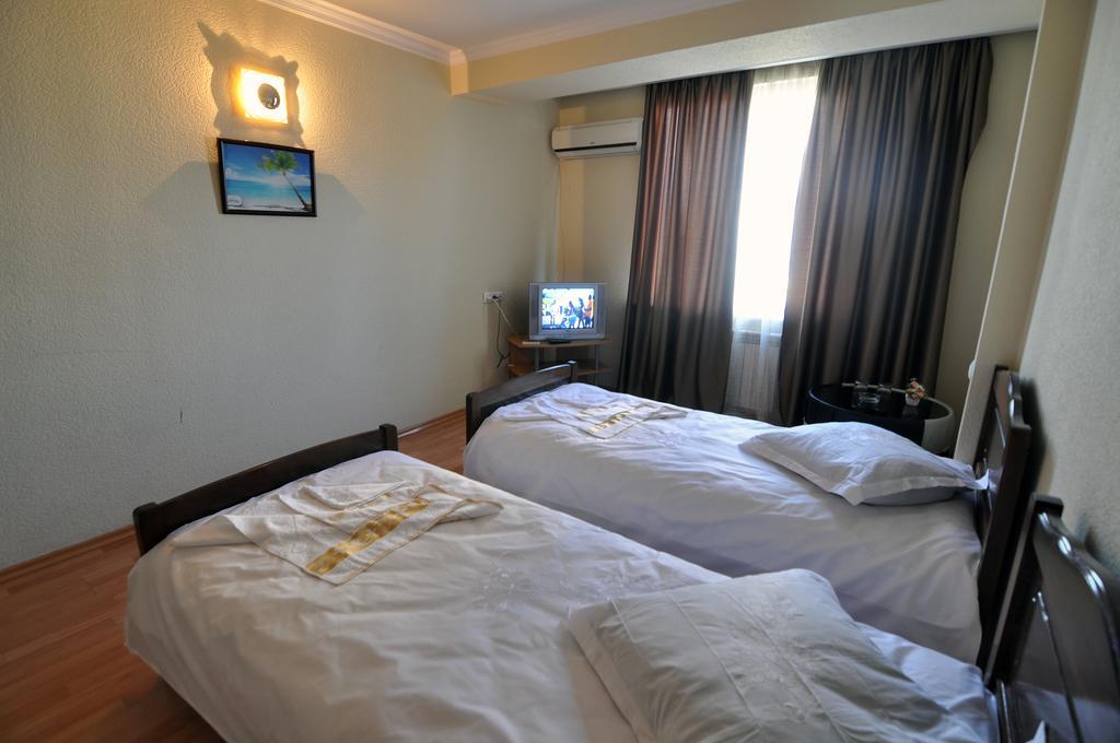 Sun Rise Hotel Tbilisi Rom bilde