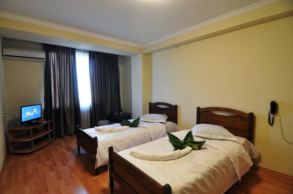 Sun Rise Hotel Tbilisi Rom bilde