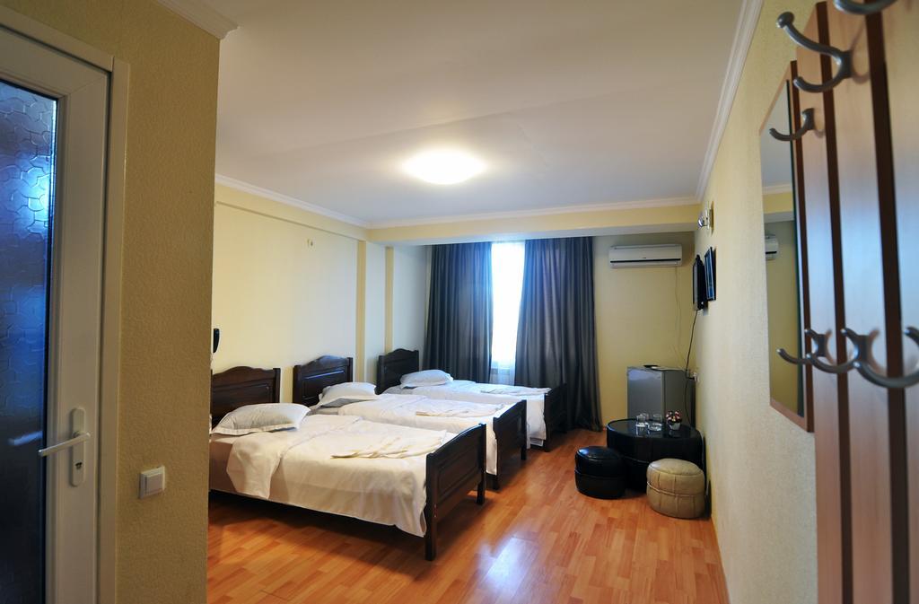 Sun Rise Hotel Tbilisi Rom bilde